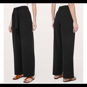 LULULEMON | high rise noir pants, size 10